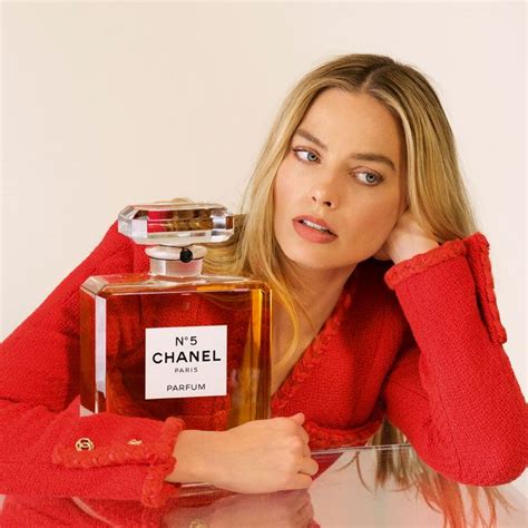 actrice pub chanel|Margot Robbie devient le nouveau visage de CHANEL N°5.